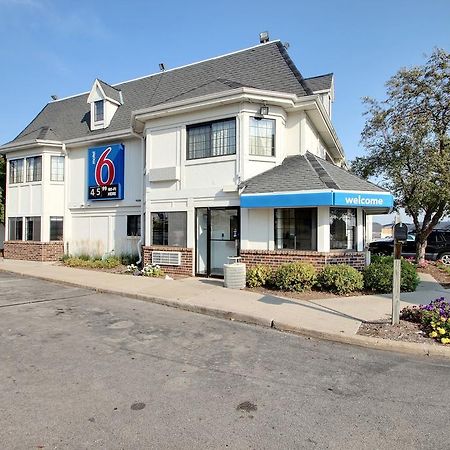 Motel 6 Milwaukee West - 브룩필드 외부 사진