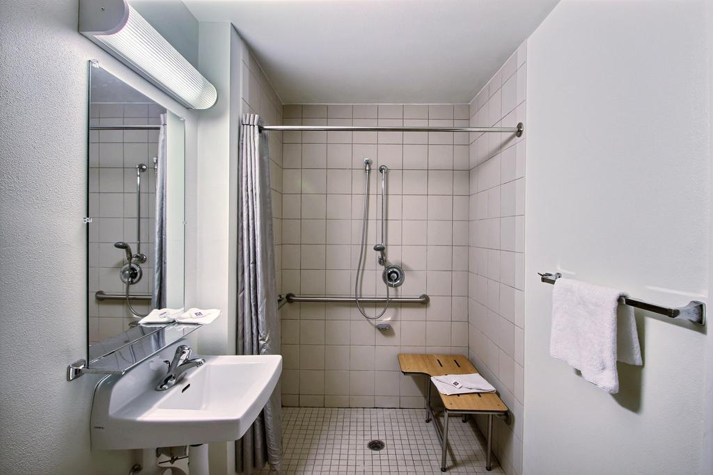 Motel 6 Milwaukee West - 브룩필드 객실 사진