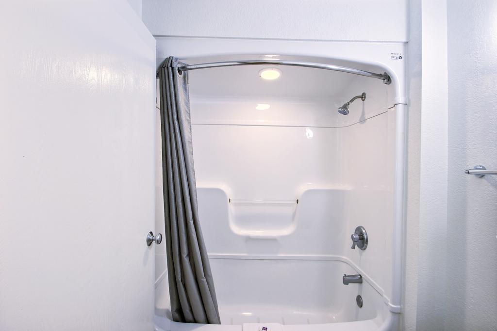 Motel 6 Milwaukee West - 브룩필드 객실 사진
