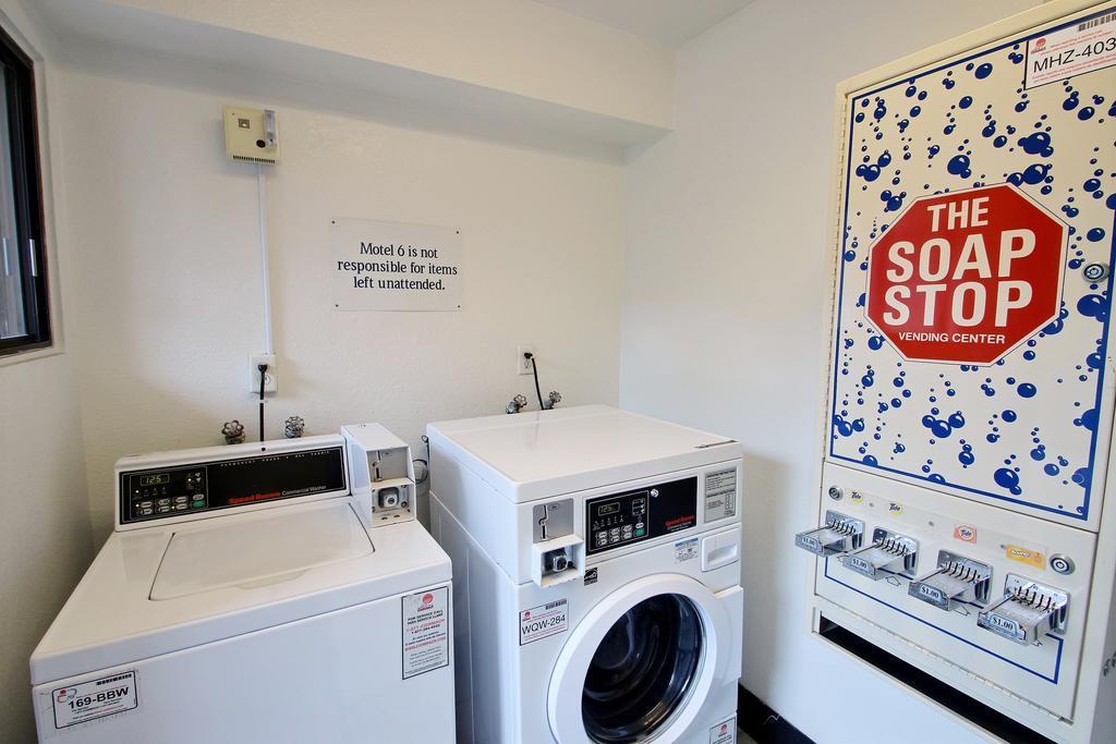 Motel 6 Milwaukee West - 브룩필드 외부 사진