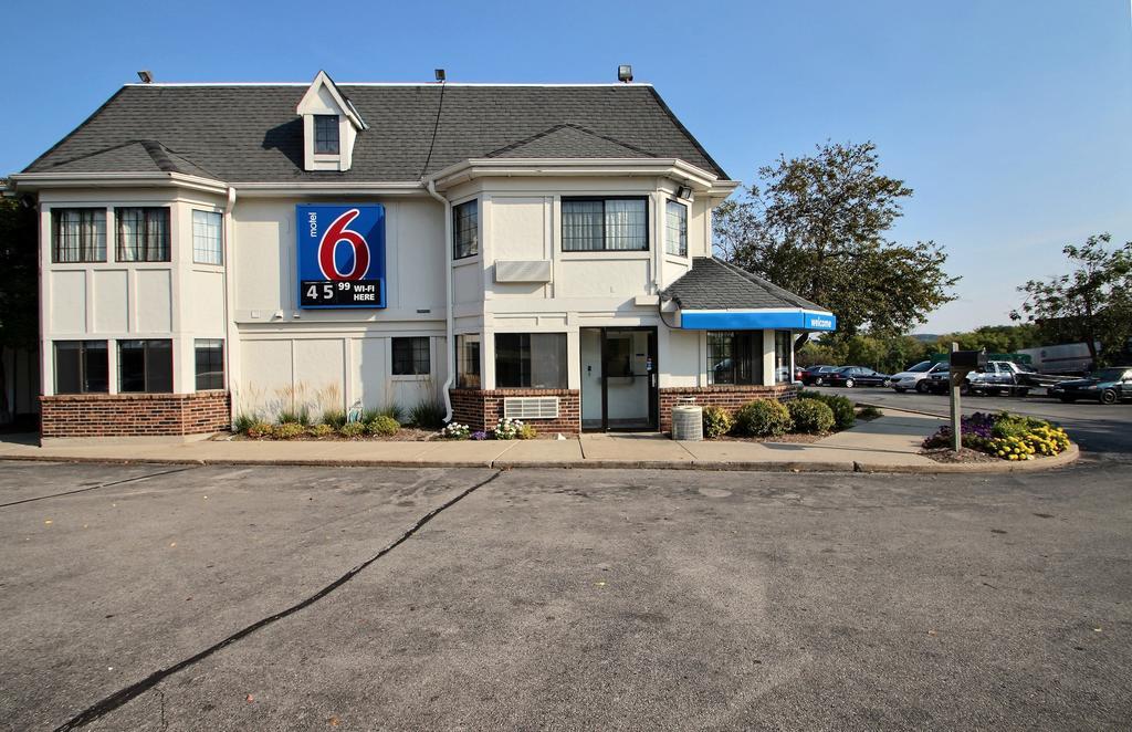 Motel 6 Milwaukee West - 브룩필드 외부 사진