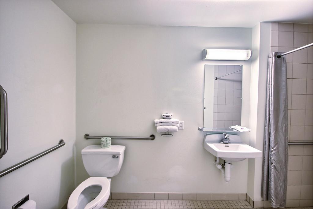 Motel 6 Milwaukee West - 브룩필드 외부 사진