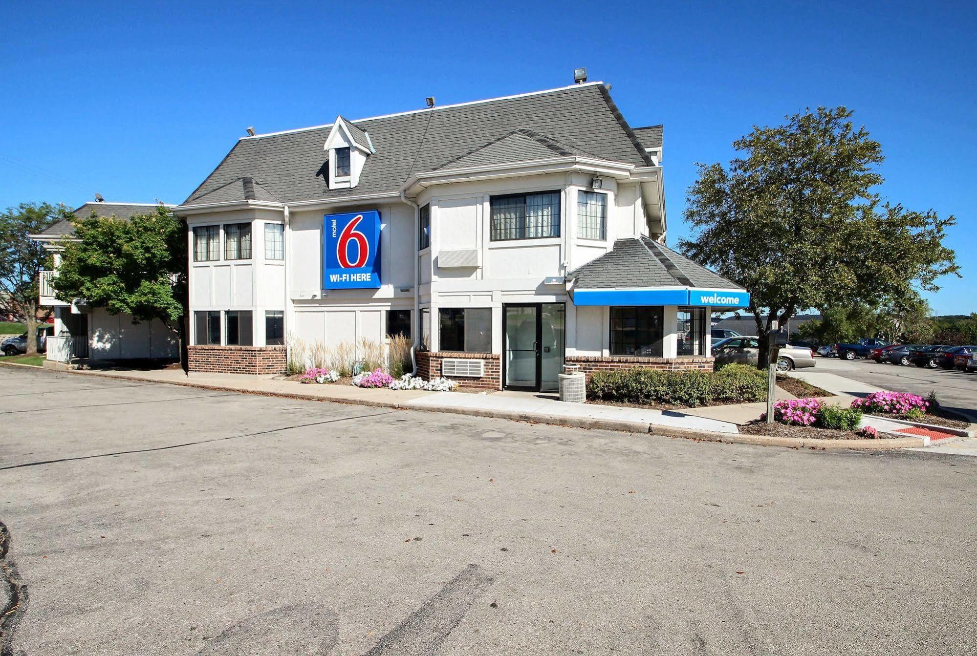 Motel 6 Milwaukee West - 브룩필드 외부 사진
