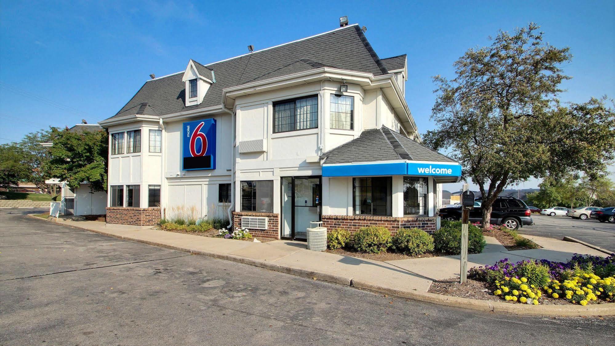 Motel 6 Milwaukee West - 브룩필드 외부 사진