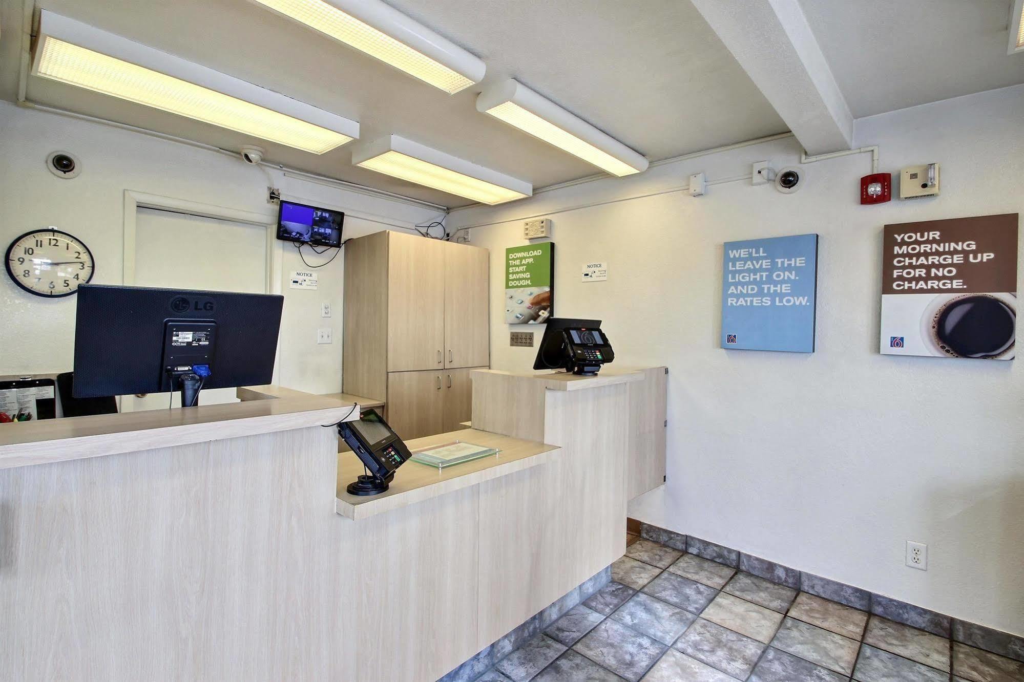 Motel 6 Milwaukee West - 브룩필드 외부 사진