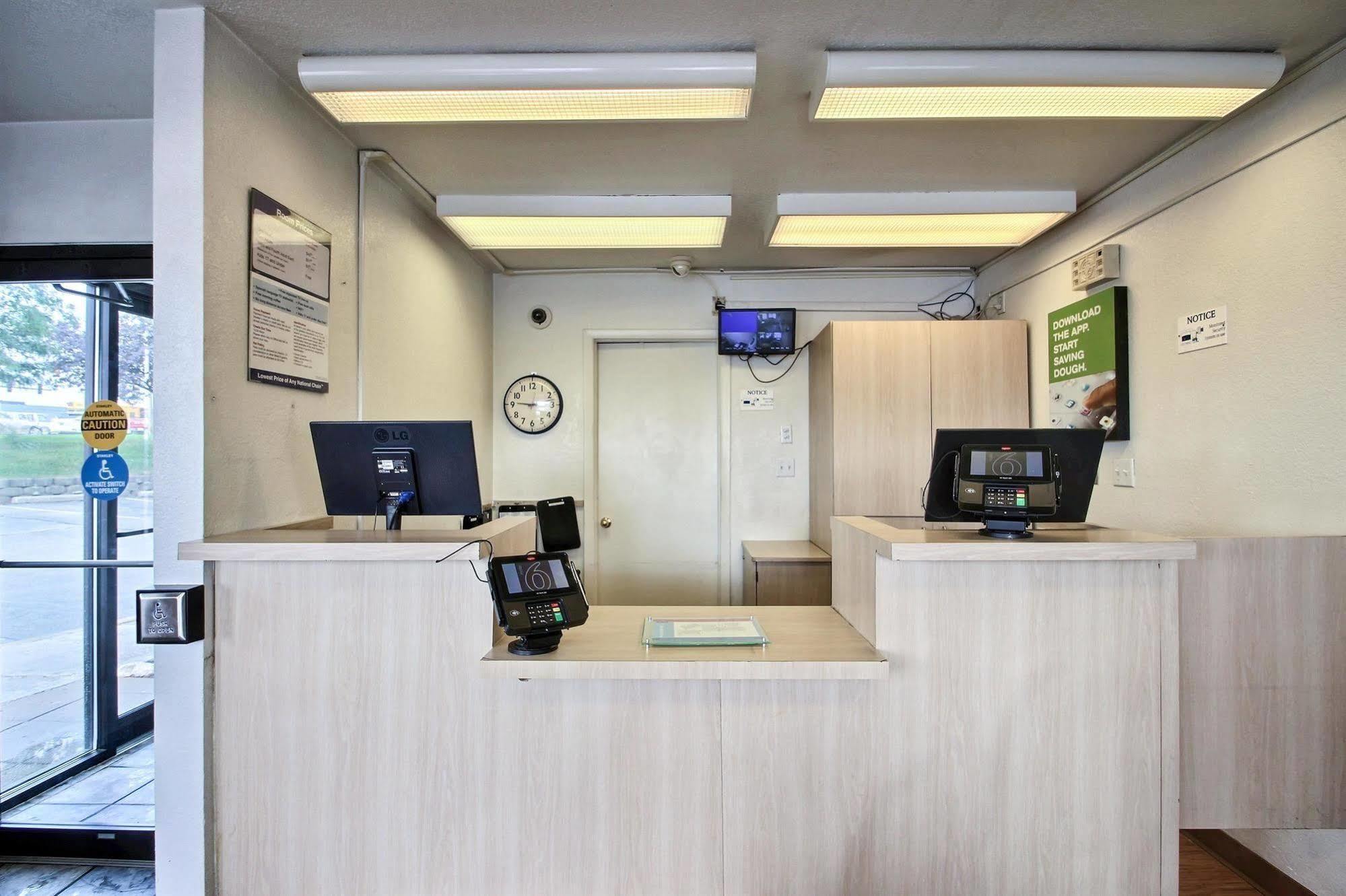 Motel 6 Milwaukee West - 브룩필드 외부 사진