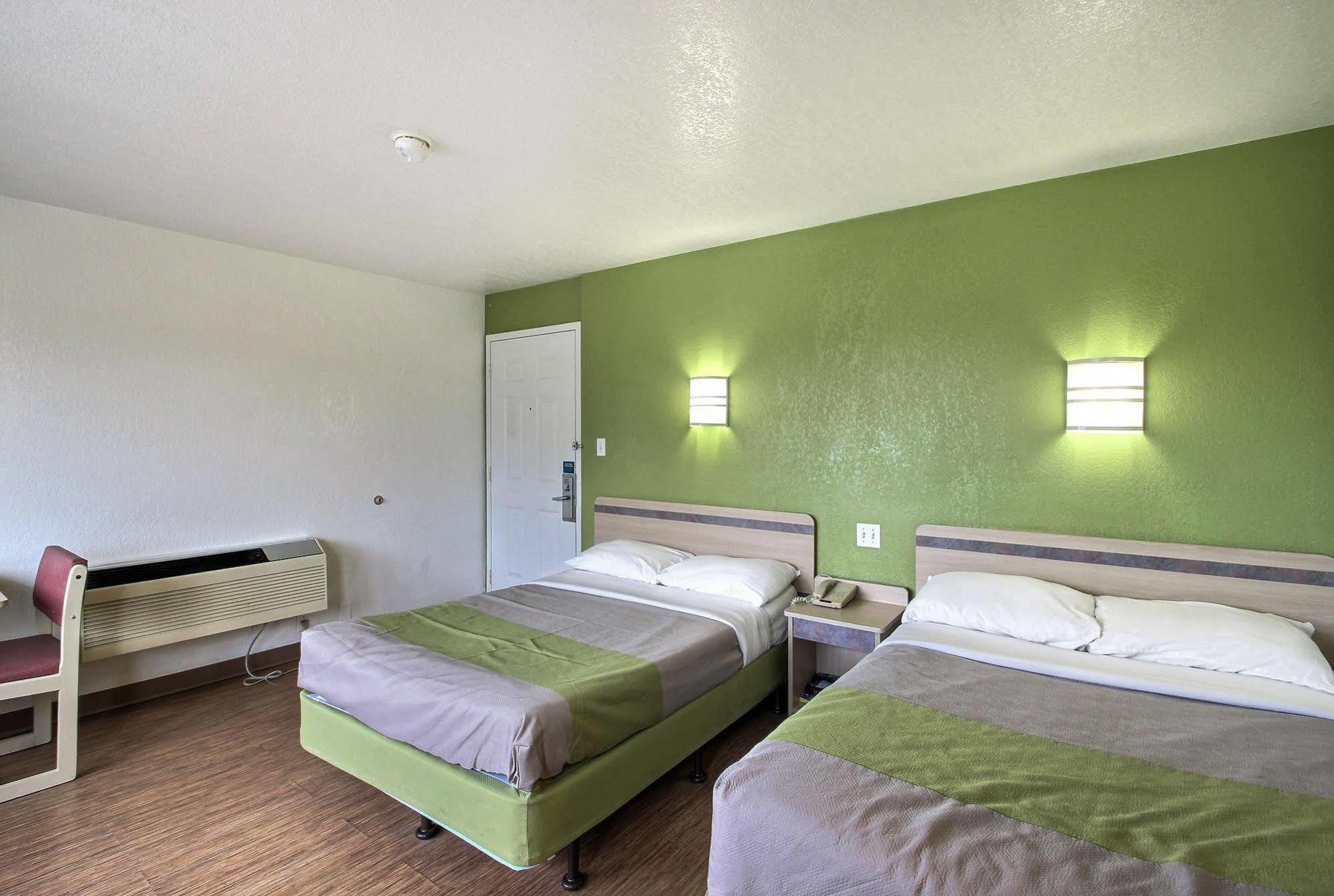 Motel 6 Milwaukee West - 브룩필드 외부 사진