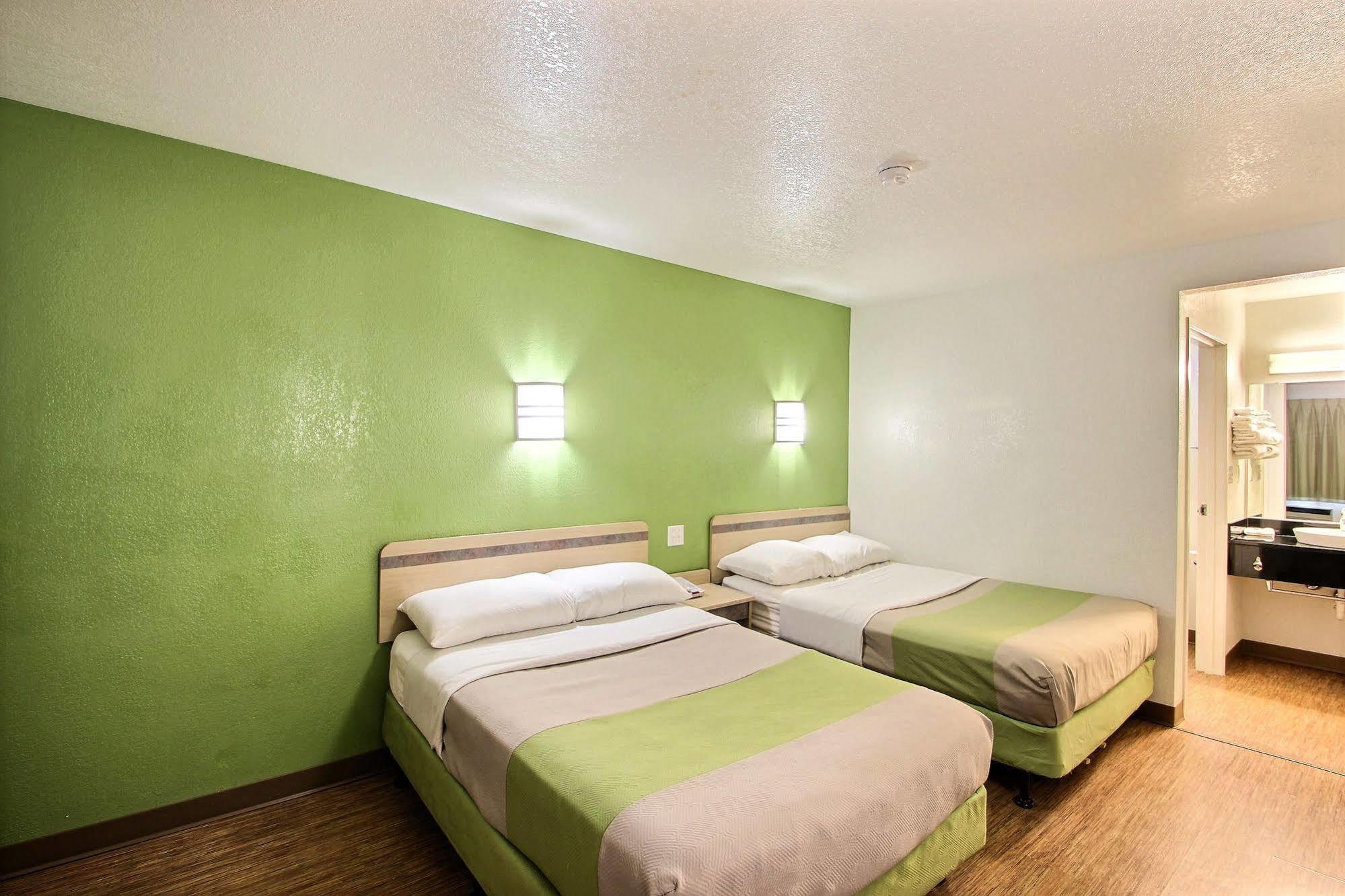 Motel 6 Milwaukee West - 브룩필드 외부 사진