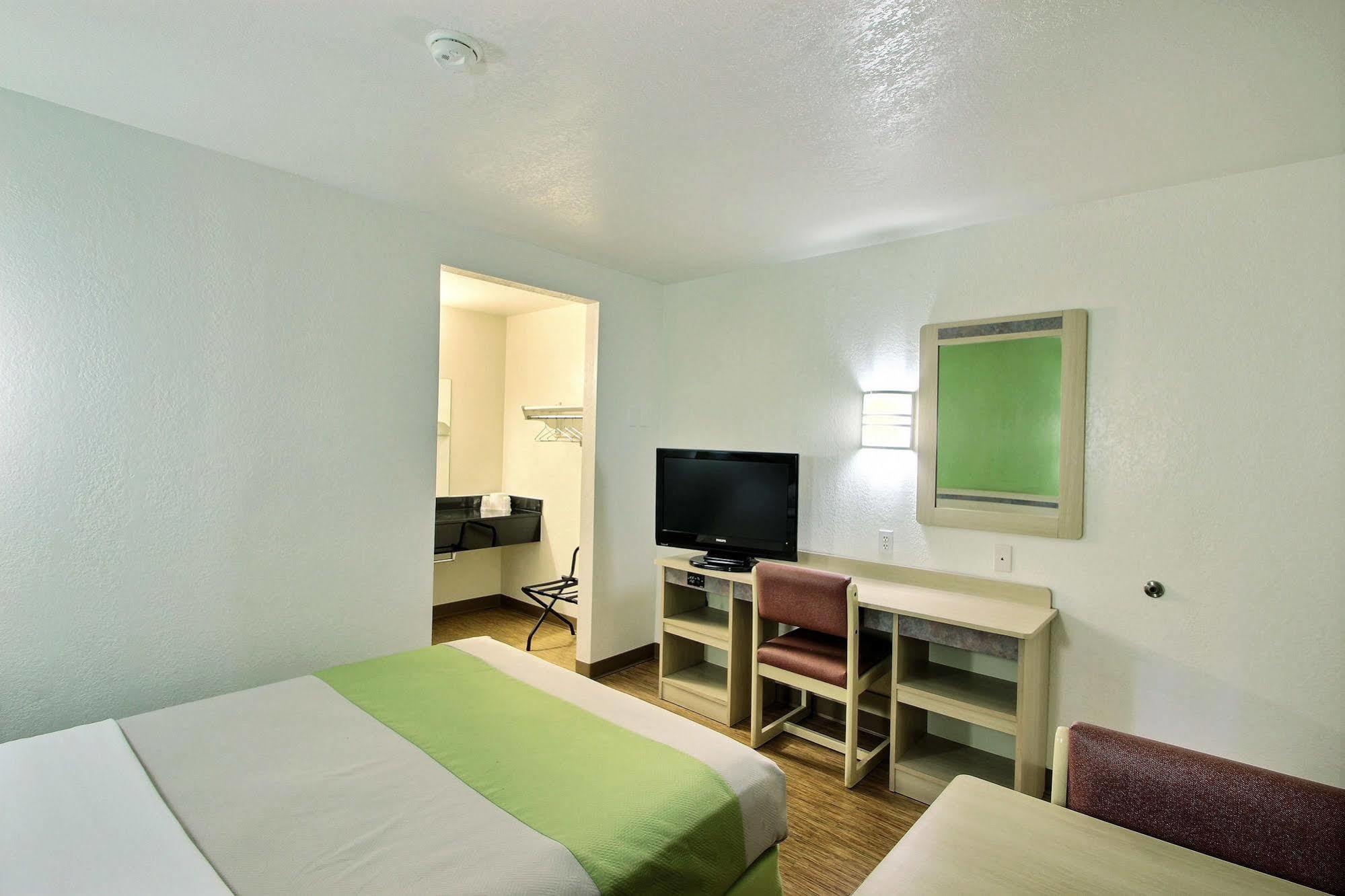 Motel 6 Milwaukee West - 브룩필드 외부 사진
