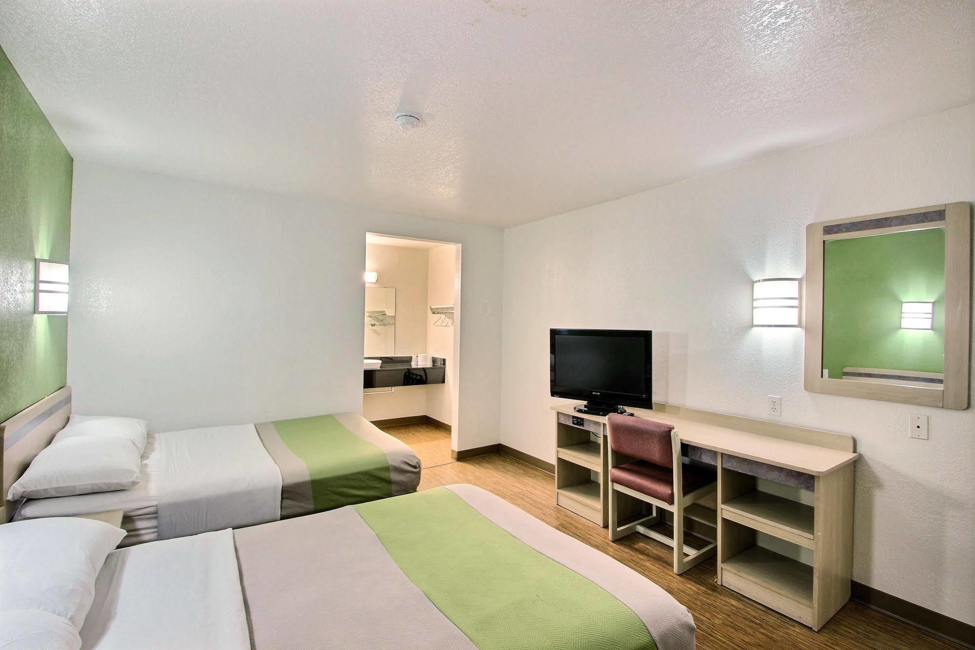 Motel 6 Milwaukee West - 브룩필드 외부 사진