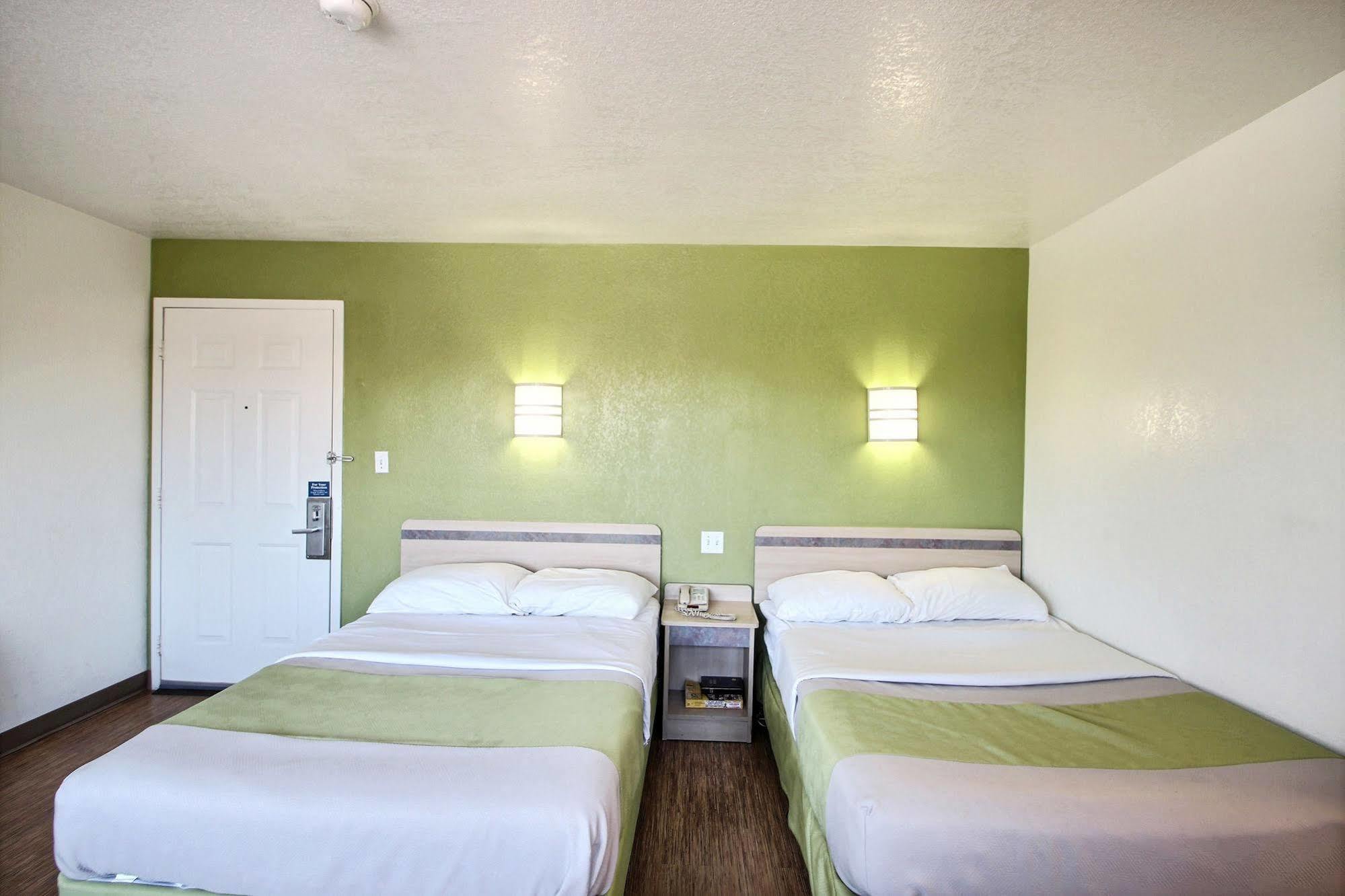 Motel 6 Milwaukee West - 브룩필드 외부 사진