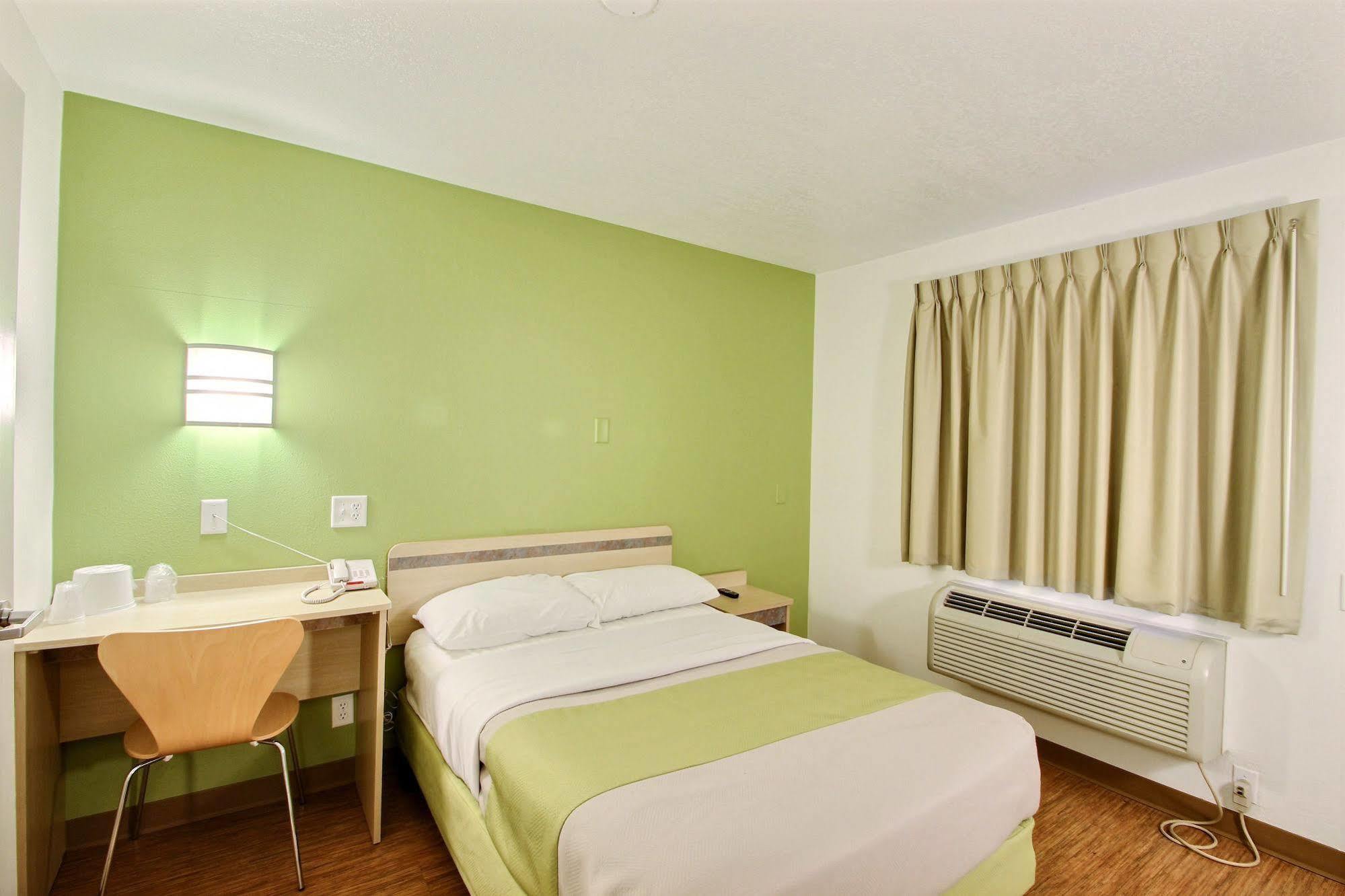 Motel 6 Milwaukee West - 브룩필드 외부 사진