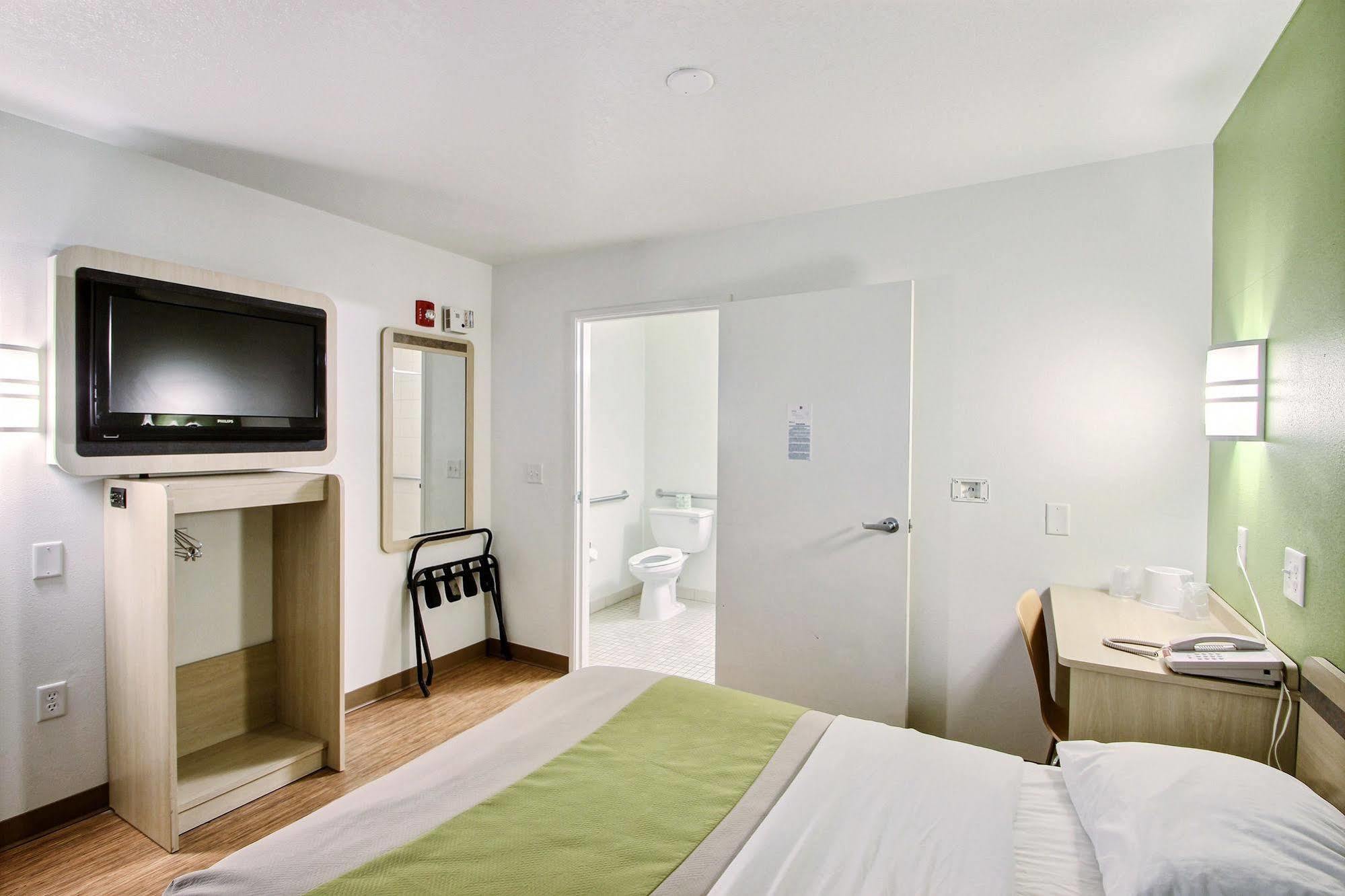 Motel 6 Milwaukee West - 브룩필드 외부 사진