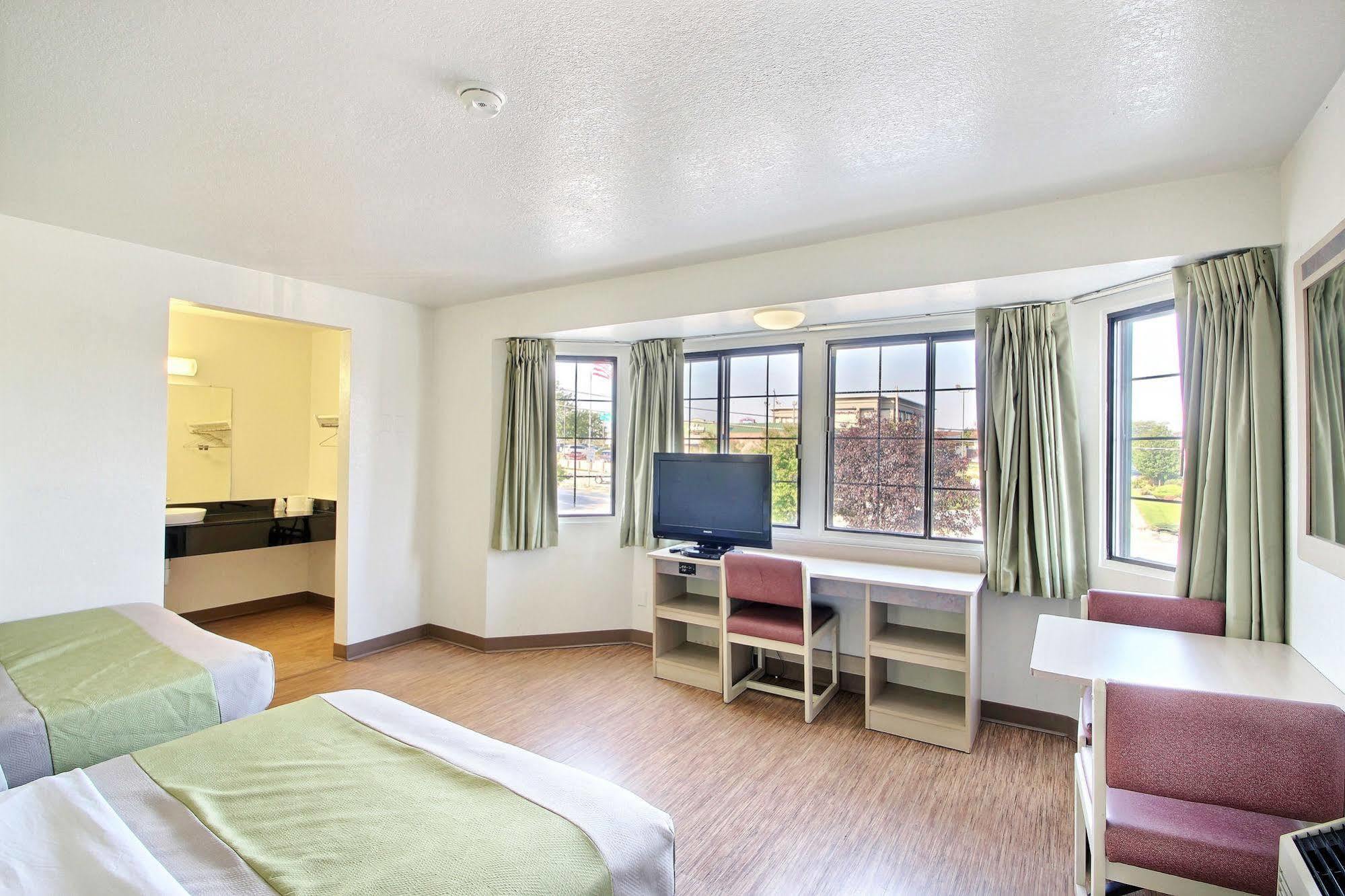 Motel 6 Milwaukee West - 브룩필드 외부 사진