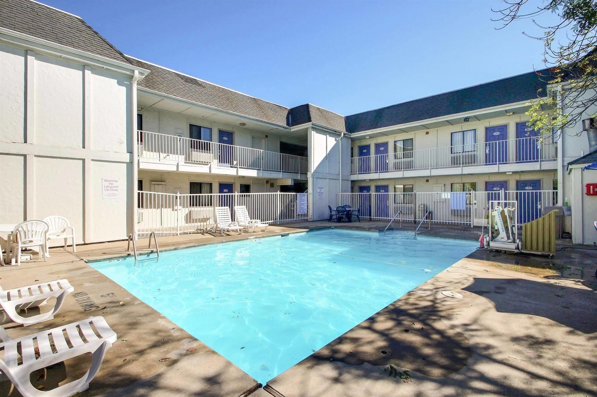 Motel 6 Milwaukee West - 브룩필드 외부 사진