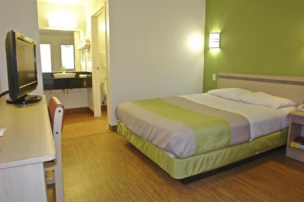 Motel 6 Milwaukee West - 브룩필드 객실 사진