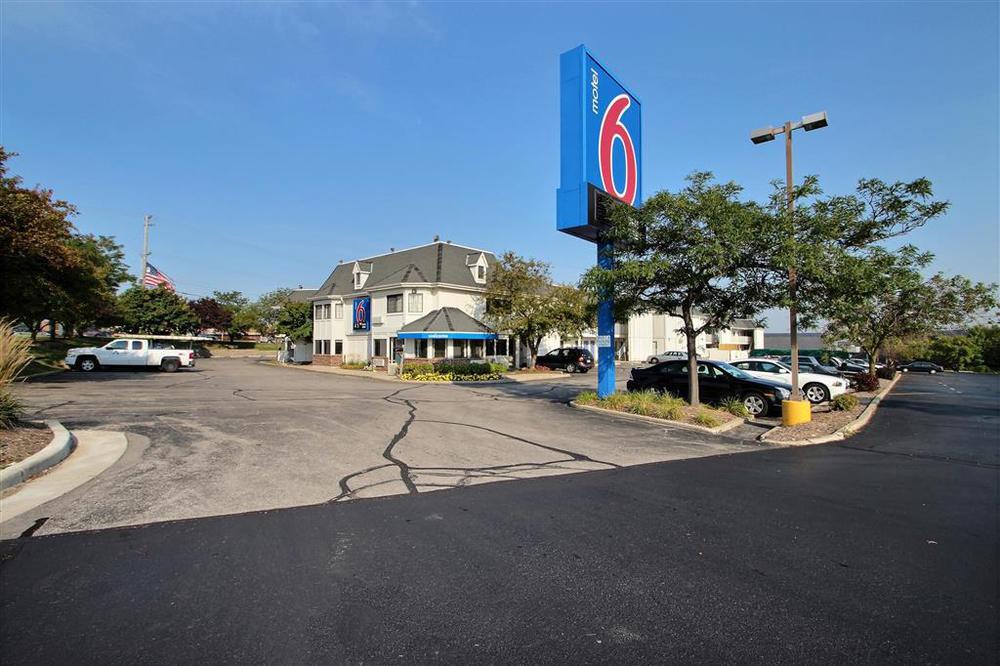 Motel 6 Milwaukee West - 브룩필드 외부 사진